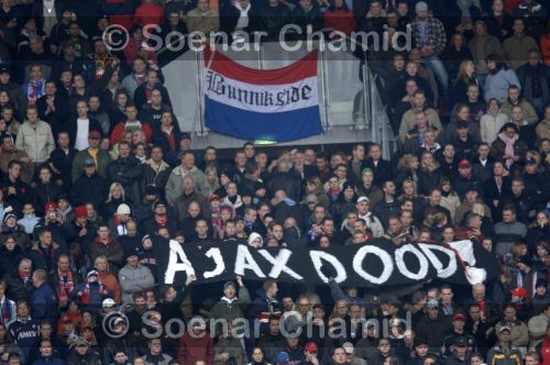 [img width=500 height=332]http://www.sportfotografie.nl/500px/Nov2005/Spandoek_1150782.jpg[/img]