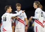 16-04-2010 : HOCKEY : RABO HOOFDKLASSE HEREN 2009-2010 : HURLEY - AMSTERDAM : AMSTELVEEN
Taeke Taekema (links) geeft aanwijzingen aan Mirco Pruyser.
Foto : Ben Haeck