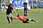 17-04-2010 RUGBY:NEDERLAND-MALTA:AMSTERDAM
Interland Nederland - Malta 19-0
Jordy Bonhof ontwijkt de tackle

Foto: Henk Seppen