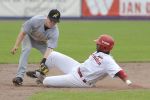 22-08-2010 HONKBAL:KINHEIM-PIRATES:HAARLEM
Playoffs, 3e wedstrijd, Corendon Kinheim - L&D Amsterdam Pirates 4-6
Nick Urbanus tikt Bryan Engelhardt uit op het tweede honk

Foto: Henk Seppen