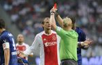 31-07-2010 VOETBAL: JOHAN CRUIJFF SCHAAL: AJAX - FC TWENTE: AMSTERDAM
Siem de Jong protesteert tegen de rode kaart van Luis Suarez bij Kevin Blom

Foto: Sander Chamid