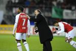 13-02-2010 VOETBAL AZ-RODA JC :ALKMAAR
Dick geeft Lens wat aanwijzingen