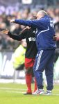31-01-2010 VOETBAL: EREDIVISIE: FEYENOORD- AJAX: ROTTERDAM
Martin Jol geeft Eyong Enoh aanwijzingen

Foto: Sander Chamid