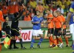 02-07-2010 VOETBAL:2010 FIFA WORLD CUP:NEDERLAND-BRAZILIE:PORT ELIZABETH
Arjen Robben wordt op zijn kuit getrapt door Robinho die een rode kaart krijgt, 

Foto:Soenar Chamid