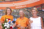 31-07-2010 ATLETIEK:EUROPEAN CHAMPIONSHIPS:BARCELONA

Winnares van het zilver op de 800 meter Yvonne Hak wordt door Ellen van Langen gefeliciteerd. Links Yvonne Hak, midden Peter Winkel, de coach van Yvonne. 

Foto: Peter van der Ham