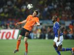 02-07-2010 VOETBAL:2010 FIFA WORLD CUP:NEDERLAND-BRAZILIE:PORT ELIZABETH
Klaas Jan Huntelaar kopbal

Foto:Soenar Chamid