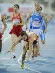 29-07-2010 ATLETIEK:EUROPEAN CHAMPIONSHIPS:BARCELONA
Arnoud Okken gaat struikelend over de finish van de 800 meter

Foto: Soenar Chamid