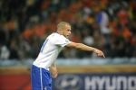 24-06-2010 VOETBAL:2010 FIFA WORLD CUP:KAMEROEN/NEDERLAND:KAAPSTAD
John Heitinga geeft aanwijzingen

Foto:Soenar Chamid