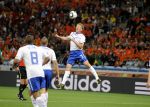 24-06-2010 VOETBAL:2010 FIFA WORLD CUP:KAMEROEN/NEDERLAND:KAAPSTAD
Kopbal Dirk Kuyt

Foto:Soenar Chamid