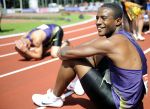 12-06-2010 ATLETIEK: 39STE ASICS GOUDEN SPIKE:LEIDEN
Gregory Sedoc heeft reden om te lachen. hij heeft de 110 meter horden gewonnen. Marcel van der Westen (l) ligt er vermoeid bij

Foto:Soenar Chamid