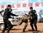 23-04-2008 ALGEMEEN: ANTI-TERRORISTEN TRAINING: QINGHUANGDAO (NETHERLANDS ONLY)
Een anti-terroristen training bij Qinghuangdao.

Foto: CSPA