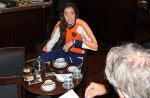 04-09-2010 : HOCKEY : BDO FIH WORLD CUP HOCKEY WOMEN 2010 : PERSMOMENT NEDERLANDS ELFTAL : ROSARIO (ARGENTINIE)
Naomi van As geinterviewd door Willem Held (De Telegraaf).
Foto : Ben Haeck