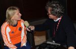 04-09-2010 : HOCKEY : BDO FIH WORLD CUP HOCKEY WOMEN 2010 : PERSMOMENT NEDERLANDS ELFTAL : ROSARIO (ARGENTINIE)
Janneke Schopman geinterviewd door Geerhard de Grooth (NOS).
Foto : Ben Haeck