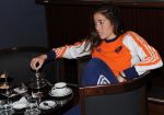 04-09-2010 : HOCKEY : BDO FIH WORLD CUP HOCKEY WOMEN 2010 : PERSMOMENT NEDERLANDS ELFTAL : ROSARIO (ARGENTINIE)
Naomi van As geinterviewd door Willem Held (De Telegraaf).
Foto : Ben Haeck