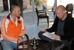 04-09-2010 : HOCKEY : BDO FIH WORLD CUP HOCKEY WOMEN 2010 : PERSMOMENT NEDERLANDS ELFTAL : ROSARIO (ARGENTINIE)
Taco van den Honert geinterviewd door Robert-Jan Friele (GPD).
Foto : Ben Haeck