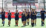 08-09-2010 : HOCKEY : BDO FIH WORLD CUP HOCKEY WOMEN 2010 : TRAINING NEDERLANDS ELFTAL : ROSARIO (ARGENTINIE)
Vlnr Kim Lammers, Minke Smeets, Janneke Schopman, Maartje Goderie, Sophie Polkamp, Michelle van der Pols, Marieke Mattheussens, Lidewij Welten, Carlien Dirkse van den Heuvel en Maartje Paumen.
Foto : Ben Haeck