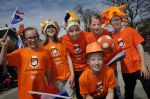 25-4-2013 ALGEMEEN: KONINGSSPELEN 2013: NIJKERK
Kinderen hebben zin in de Koningsspelen. Vandaag kregen ze uit school hun t-shirt al mee.
Foto: Mathilde Dusol