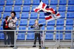 17-04-2016 VOETBAL:WILLEM II-ADO DEN HAAG:TILBURG
Jonge supporters beleven een middagje voetbal met hun ouders op de tribune, kinderen, vader, moeder, sfeer

Foto: Geert van Erven