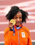 07-08-2021 ATLETIEK: OLYMPISCHE SPELEN: TOKYO JAPAN
Sifan Hassan (NED) is showing her gold medal at 10.000 meter women during Olympic Games on August 7. 2021 at the Olympic Stadium in Tokyo, Japan
Photo by SCS/Soenar Chamid