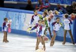 14-02-2014 KUNSTRIJDEN: XXII OLYMPIC WINTER GAMES SOCHI: SOTSJI
kinderen pakken bloemen van het ijs

Foto: Soenar Chamid