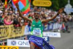 17-07-2022 ATLETIEK: WK ATLETIEK, EUGENE
Tamirat Tola wint de marathon voor Mosinet Geremew en Bashir Abdi uit Belgie.
Foto: SCS/Erik van Leeuwen