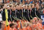 06-07-2022 : HOCKEY : FIH HOCKEY WOMENS WORLD CUP 2022 : POOL A : NETHERLANDS (NED) - CHILE (CHI) : AMSTELVEEN
The Dutch womens national team during the national anthems.
PHOTO : BEN HAECK - HOCKEYFOTOGRAFIE.NL