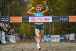27-11-2022 ATLETIEK: WARANDELOOP: TILBURG 
Silke Jonkman wordt Nederlands kampioene lange cross. Zilver voor Diane van Es en brons voor Veerle Bakker.
Foto: SCS/Erik van Leeuwen