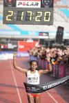 16-10-2022 ATLETIEK: TCS MARATHON VAN AMSTERDAM: AMSTERDAM
Almaz Ayana heeft bij haar debuut op de marathon het parcoursrecord in Amsterdam verbeterd. De 30-jarige Ethiopische kwam in het Olympisch Stadion over de finish in 2.17.21)
Photo by SCS/Margarita Bouma